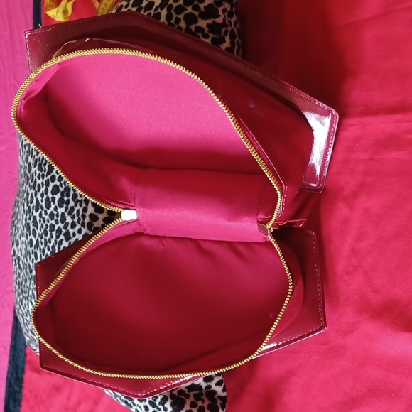 NWT Red coffin makeup or small purse black embroidery of cross,double zippers - Picture 4 of 8